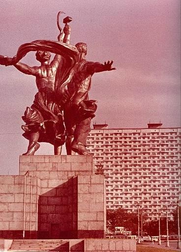 Скульптура «Рабочий и Колхозница», 1960-е, г. Москва. Скульптор Вера Мухина.