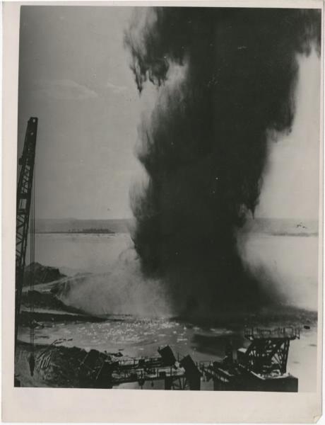 Братская ГЭС. Вскрытие верховой перемычки, 18 июня 1959, г. Братск