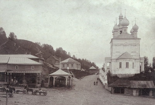 Вид на Воскресенскую церковь и Базарную площадь, 1903 год, Костромская губ., г. Плес
