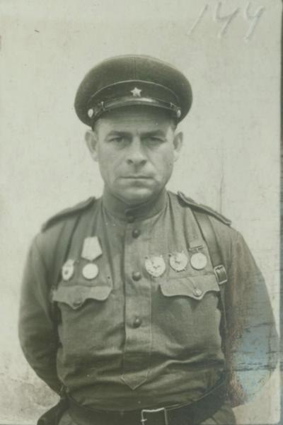 Портрет военного, июнь - август 1943. Предположительно, командир мотострелкового батальона 27-й гвардейской отдельной танковой бригады, гвардии майор Иван Трофимович Иванин.