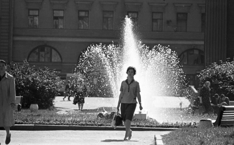 Фонтан, 1965 год, г. Ленинград. На площади перед Казанским собором.