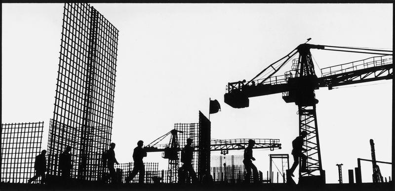 Строительная графика. НИИ имени Курчатова, 1983 год, г. Москва. Выставка «Ни дня без стройки!» с этой фотографией.
