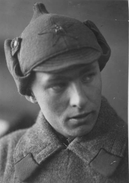 Красноармеец, 1932 год, г. Москва. Видео  «Рабоче-крестьянская Красная армия» и «Семен Буденный» с этой фотографией.