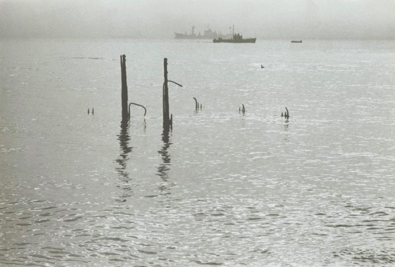 Остатки пирса рыбзавода, где в 1943 высадились морские десантники, 1978 год, г. Новороссийск