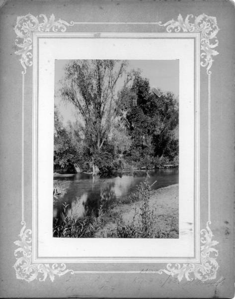 На берегу реки, 1900-е