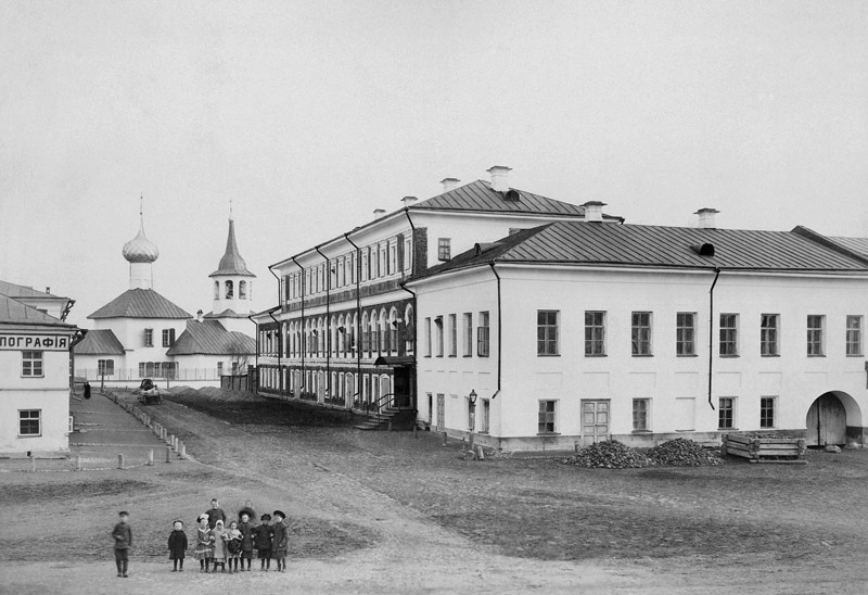 У Николо-Подозерской церкви и женской прогимназии, 1 января 1900 - 31 января 1909, г. Ростов