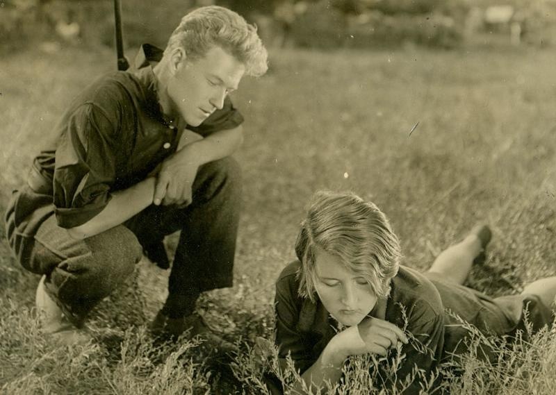 В поле, 1930-е