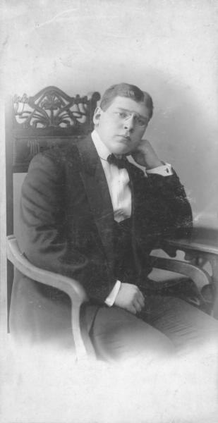 Портрет молодого мужчины, 1915 - 1918, Нижегородская губ., г. Нижний Новгород