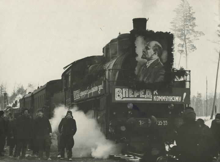 Первый поезд на правый берег Ангары, декабрь 1947, Иркутская обл.