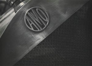 Эмблема АМО, 1929 год, г. Москва. Из серии «Завод АМО» (т.е. «Автомобильного московского общества», ныне АМО ЗИЛ).Выставки&nbsp;«ЗИЛ: осталась только легенда»&nbsp;и «10 лучших фотографий Александра Родченко» с этой фотографией.