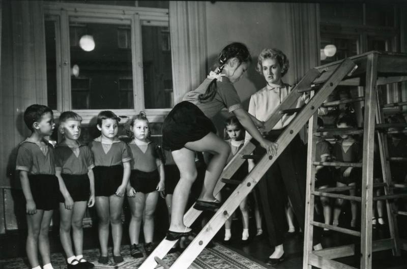 Дети на физических занятиях в детском саду, 1960 - 1965