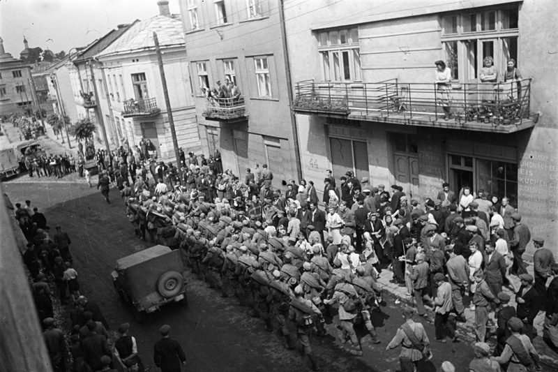 В Толькемите после вхождения советских войск, 26 января 1945, Польская Республика, г. Толькемит. Восточно-Прусская операция. Польский город Толькмицко.Выставка «Восточно-Прусская операция» с этой фотографией.