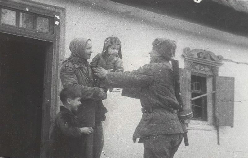 «Местные жители с большой радостью встречали наших бойцов», 1945 год