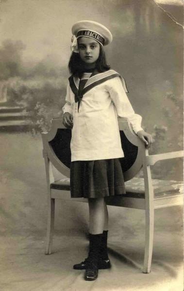 Портрет девочки в матроске и бескозырке «Анастасов», 1910-е