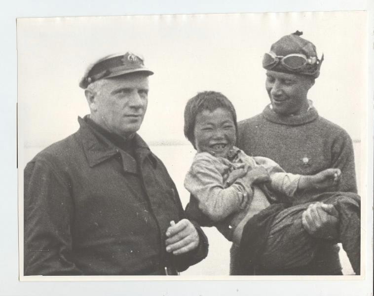 Штурман Александр Беляков и второй пилот Георгий Байдуков – участники беспосадочного перелета Москва – остров Удд, 20 - 22 июля 1936
