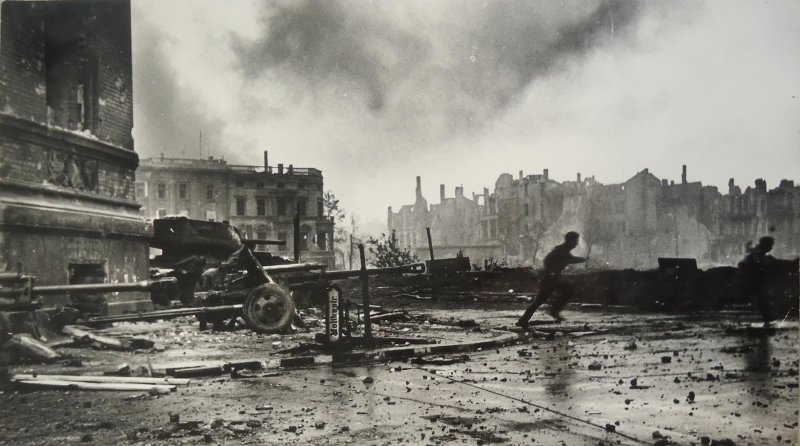 Бой за Рейхстаг, 16 апреля 1945 - 8 мая 1945, Германия, г. Берлин. Выставка: «Бои за Берлин» и видео «Иван Шагин» с этой фотографией. 