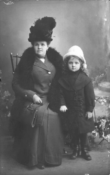 Портрет матери с дочерью, 1910-е, Херсонская губ., г. Одесса