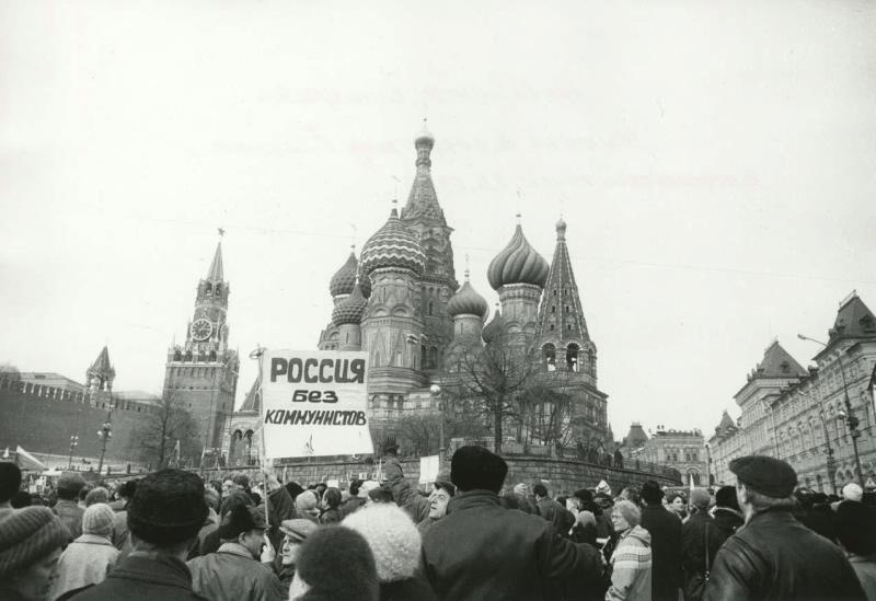 Митинг в поддержку Ельцина, 28 марта 1993, г. Москва. Видео «Говорит Ельцин» с этой фотографией.