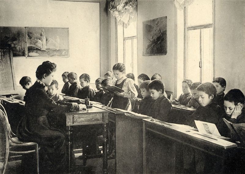 Заводская школа, 1895 - 1905, Самарская губ., г. Самара. Выставка «Лицо российского учителя в XX веке» с этой фотографией.