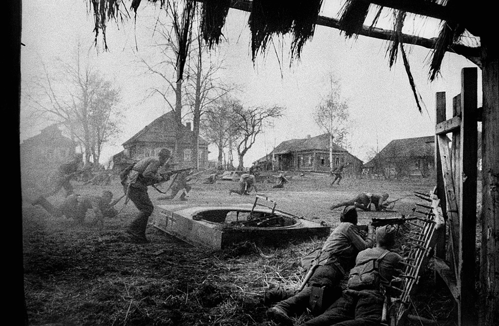 Бой за деревню, 22 июня 1941 - 31 декабря 1941. Выставка «Война. Начало» с этой фотографией.