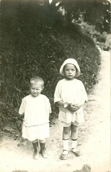 Валя Морозова и Эдя Вардзяк, 1928 - 1935. 