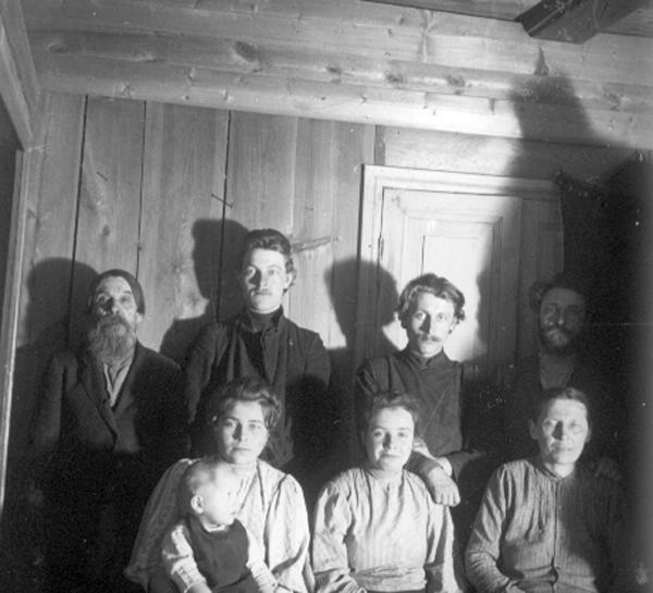 Без названия, 1910-е. В первом ряду — Иван Васильевич Авдонин.