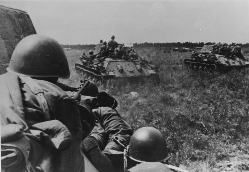 Танки в поле, 1942 - 1943. Видео «Георгий Петрусов» с этой фотографией.
