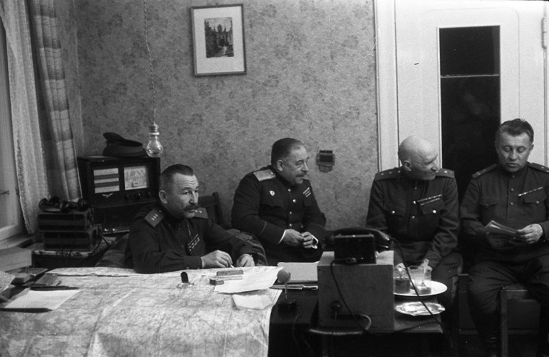 1945