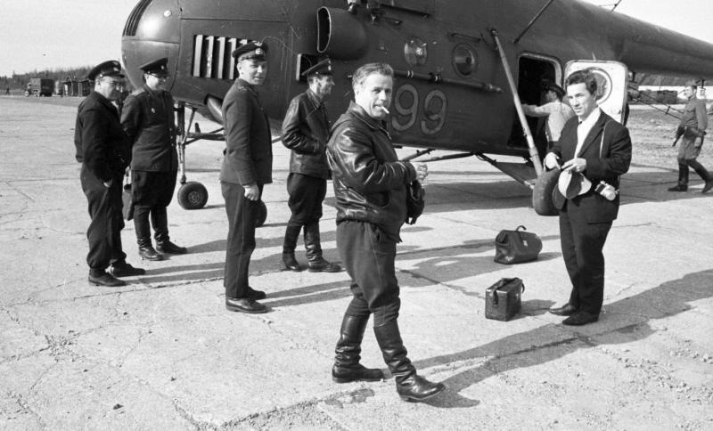 Летчики и фотограф на аэродроме, 31 декабря 1959 - 5 января 1967, г. Ленинград