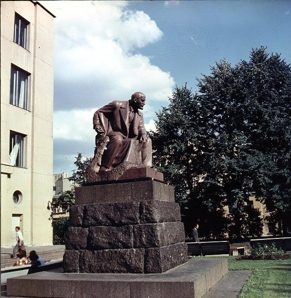 Памятник Владимиру Ленину на Советской площади, 1955 - 1965, г. Москва. Ныне Тверская площадь.