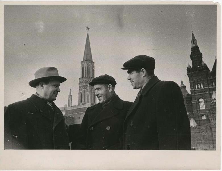 На Красной площади в Москве. М. А. Орлов, И. И. Малякин и Н. А. Ваняев, 1957 - 1959, г. Москва