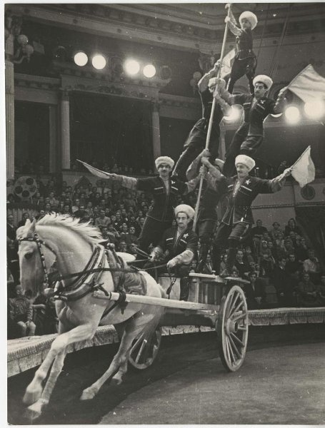 Джигиты Али-Бек, 1950-е, г. Москва. Выставка «По коням!» с этой фотографией.&nbsp;