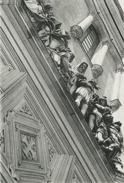 Детали фасада Храма Христа Спасителя, 1930 год, г. Москва. Храм Христа Спасителя был построен в 1839–1883 годах по проекту архитектора Константина Тона, взорван в 1931 году.Видеовыставка&nbsp;«Открытие московского метро. Дворцы под землей»,&nbsp;выставка «Эксперименты с ракурсом 1920–1930-х» с этим снимком.