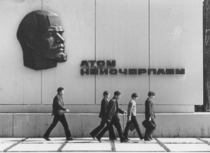 Атом неисчерпаем, 1969 - 1974, Московская обл., пгт. Протвино. Из серии «Институт физики высоких энергий в Протвино».В 1989 году поселок городского типа Протвино был преобразован в город областного подчинения.