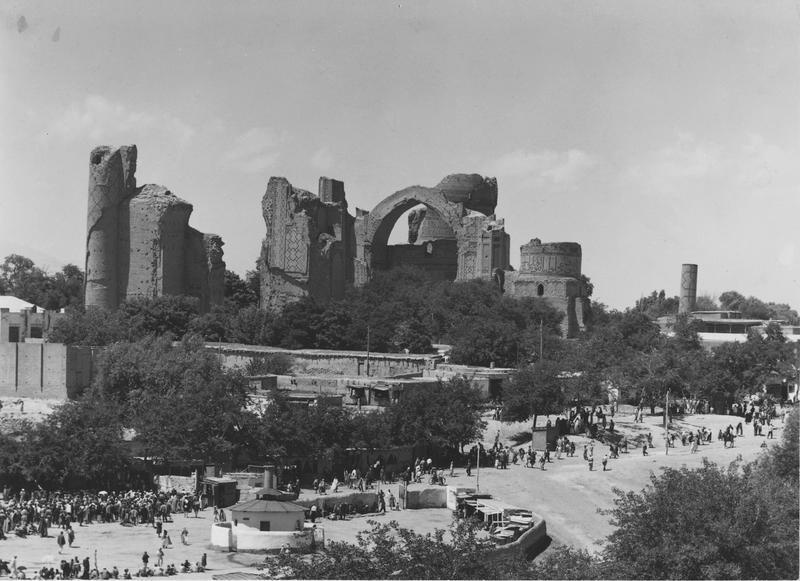 Старый Самарканд, 1947 год, Узбекская ССР, г. Самарканд. Развалины мечети Биби-Ханым. Построена в 1399–1404 годах.