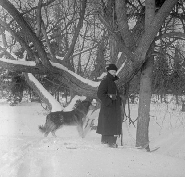Иван Васильевич Авдонин с собакой, 1910-е