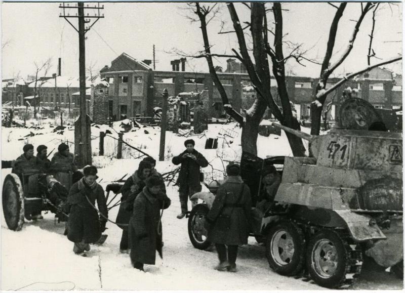 На улицах освобожденного Шлиссельбурга, 1943 год, г. Шлиссельбург