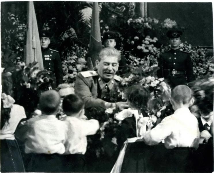 Иосиф Сталин и дети, 1945 - 1949, г. Москва