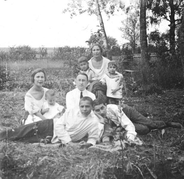 В деревне, 1910-е