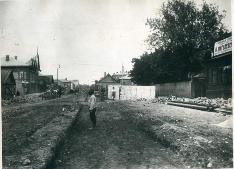 Без названия, 1914 год, г. Самара. Предположительно, фотография сделана на улице Сенной (ныне Буянова) в Самаре.