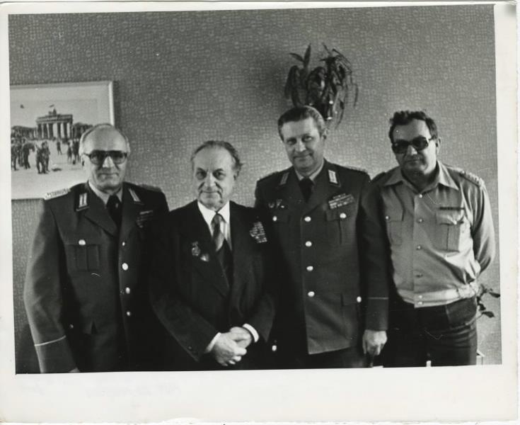 Виктор Темин с иностранными военными, 1 января 1980 - 31 января 1987