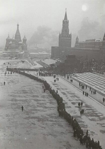 Очередь в Мавзолей Ленина, 1940 год, г. Москва