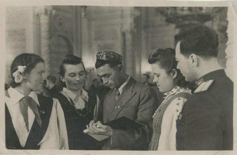 На XI съезде ВЛКСМ, март - апрель 1949
