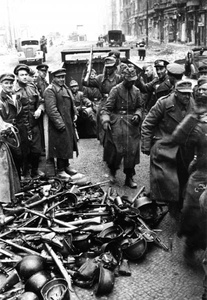 Капитуляция в Берлине, май 1945, Германия, г. Берлин. Выставка «Фотографии Марка Редькина» с этим снимком.