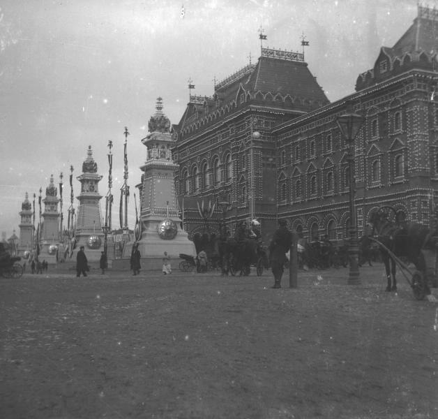 Дума в дни коронации Николая II, май 1896, г. Москва. С 1918 года – площадь Революции.Выставка «Москва праздничная» с этой фотографией.