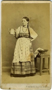 Служанка, 1860-е, г. Санкт-Петербург. Из серии «Русские типы».Выставка «Из коллекции Вильяма Каррика» с этой фотографией.