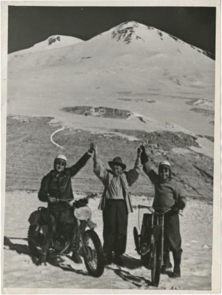 Мотоциклисты в горах, 1950-е