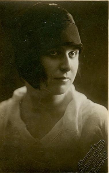Женщина в шляпке-клош, 1920-е, г. Москва
