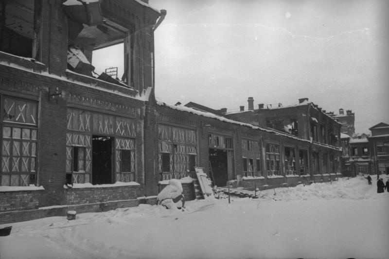 Один из разрушенных цехов фабрики, 4 февраля 1942, г. Калинин