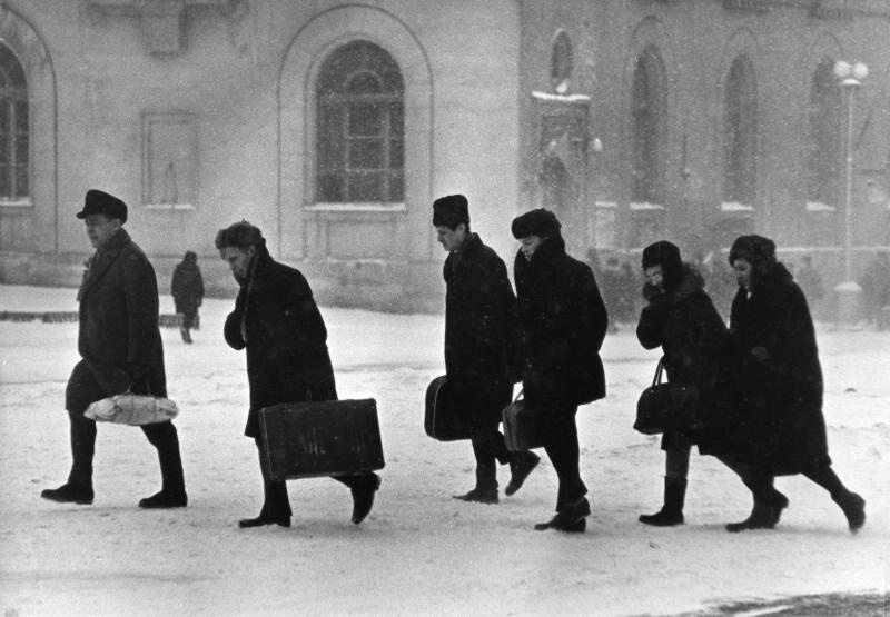 Зимнее утро, 1965 год, г. Норильск. Выставка «Утро в городе» с этой фотографией.